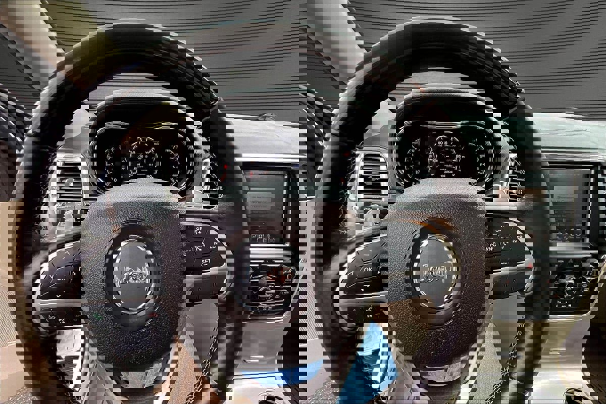 Used 2015 Jeep Grand Cherokee Overland image 8