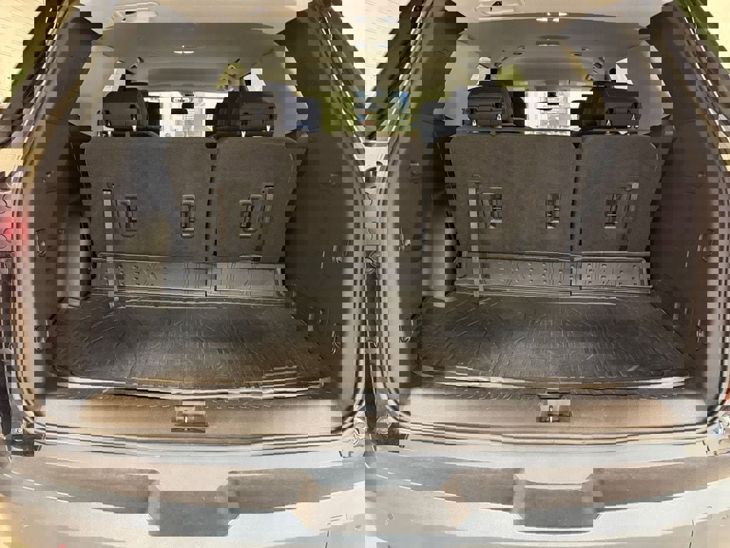 Used 2021 Chevrolet Traverse LT image 24