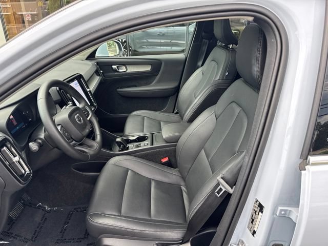 Certified 2025 Volvo XC40 B5 Core AWD/4WD image 20