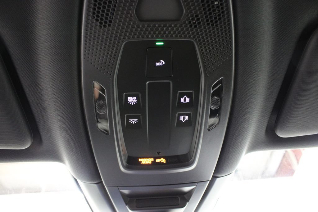 Used 2025 Porsche Cayenne S AWD/4WD image 39