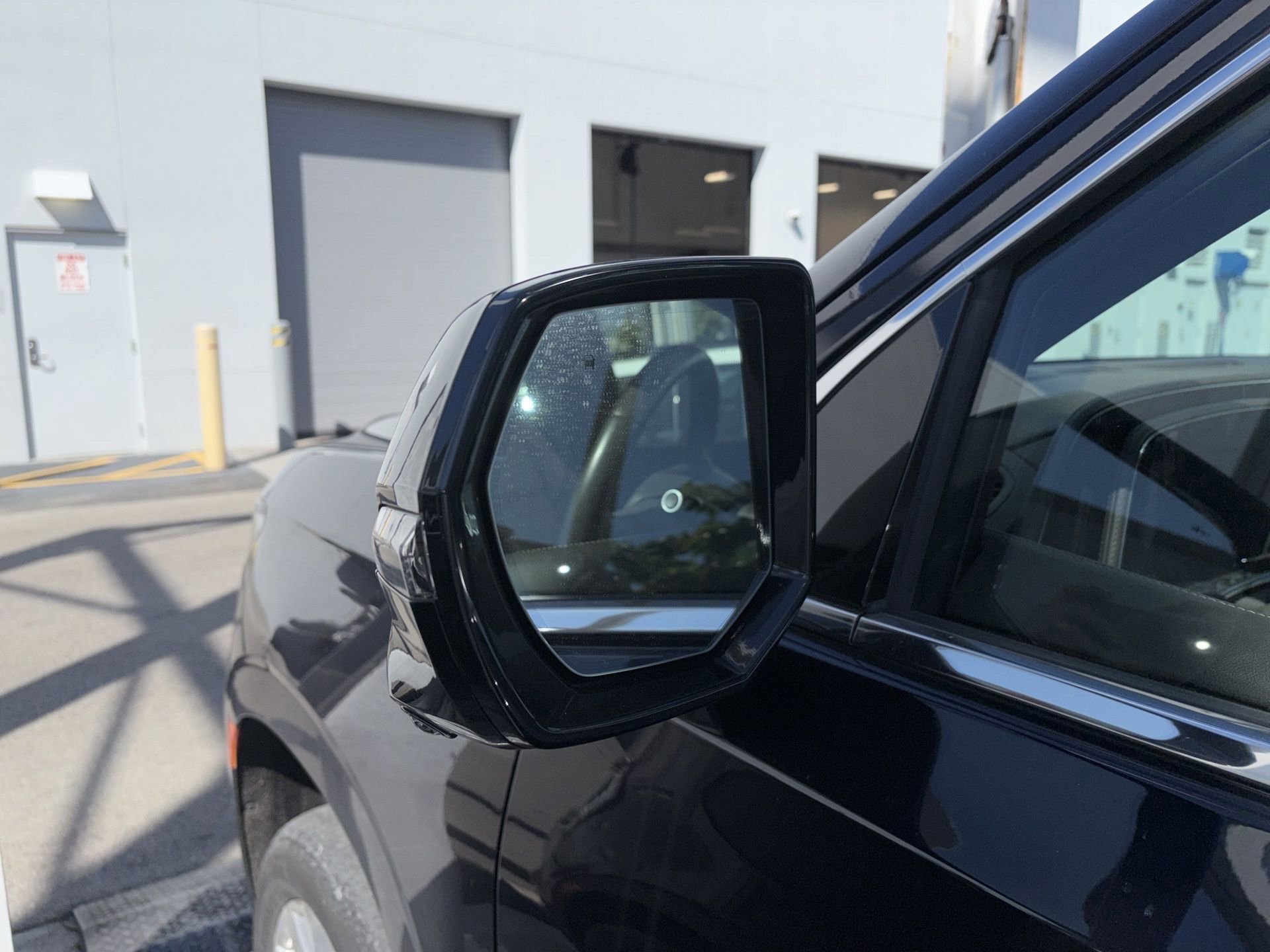 Used 2022 Cadillac Escalade Premium Luxury image 4