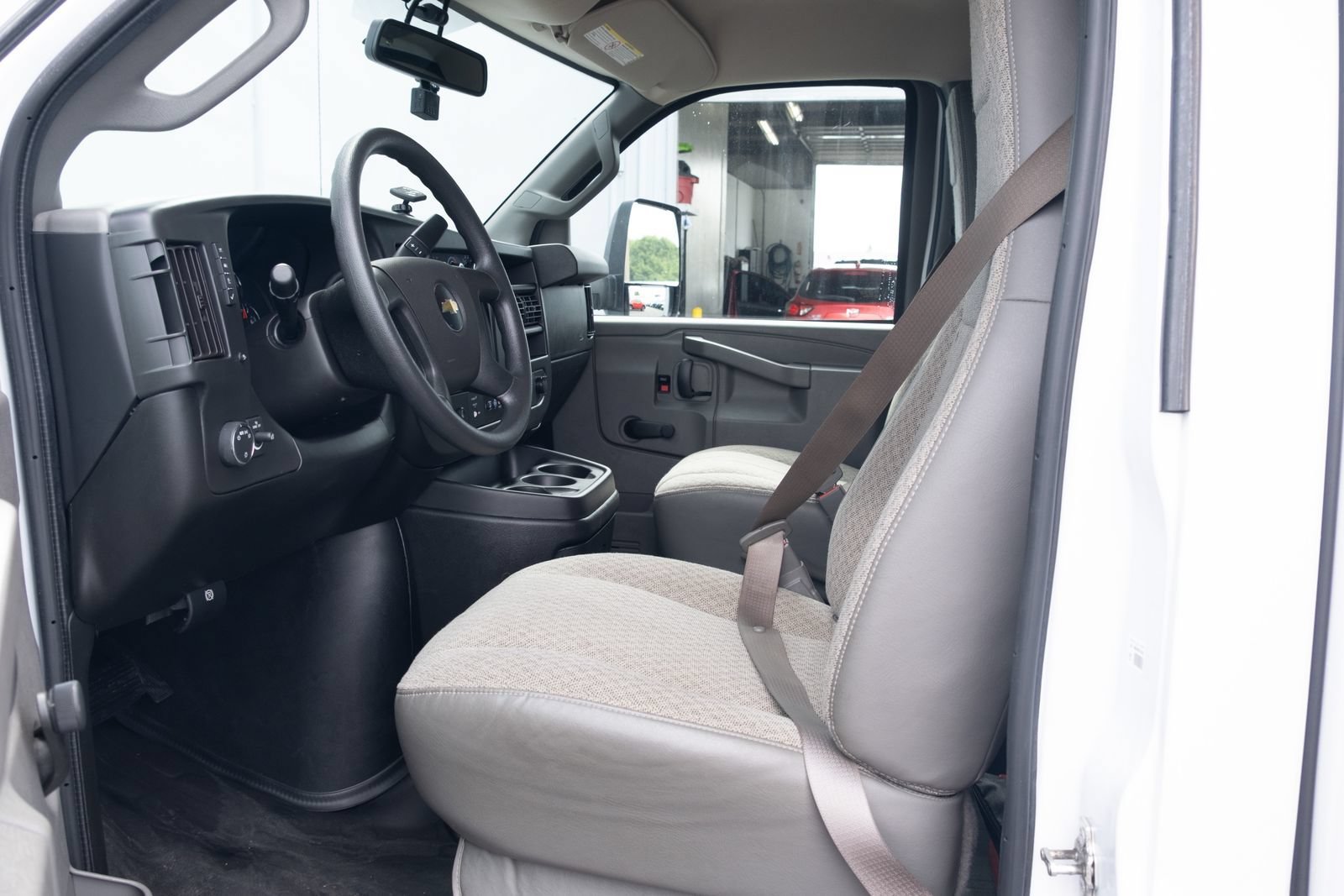 Used 2020 Chevrolet Express 3500 RWD image 8