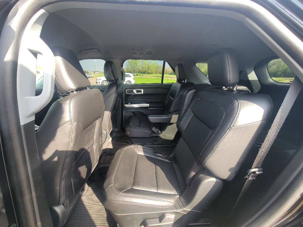 Used 2023 Ford Explorer XLT w/ Equipment Group 202A AWD/4WD image 26