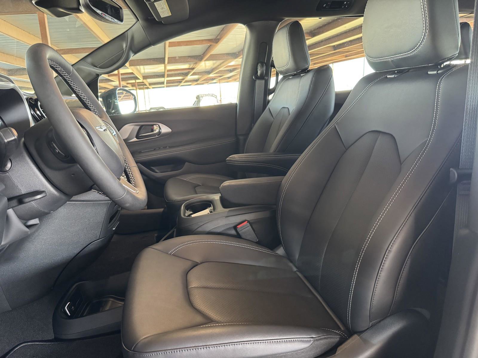 New 2026 Chrysler Pacifica Select image 24