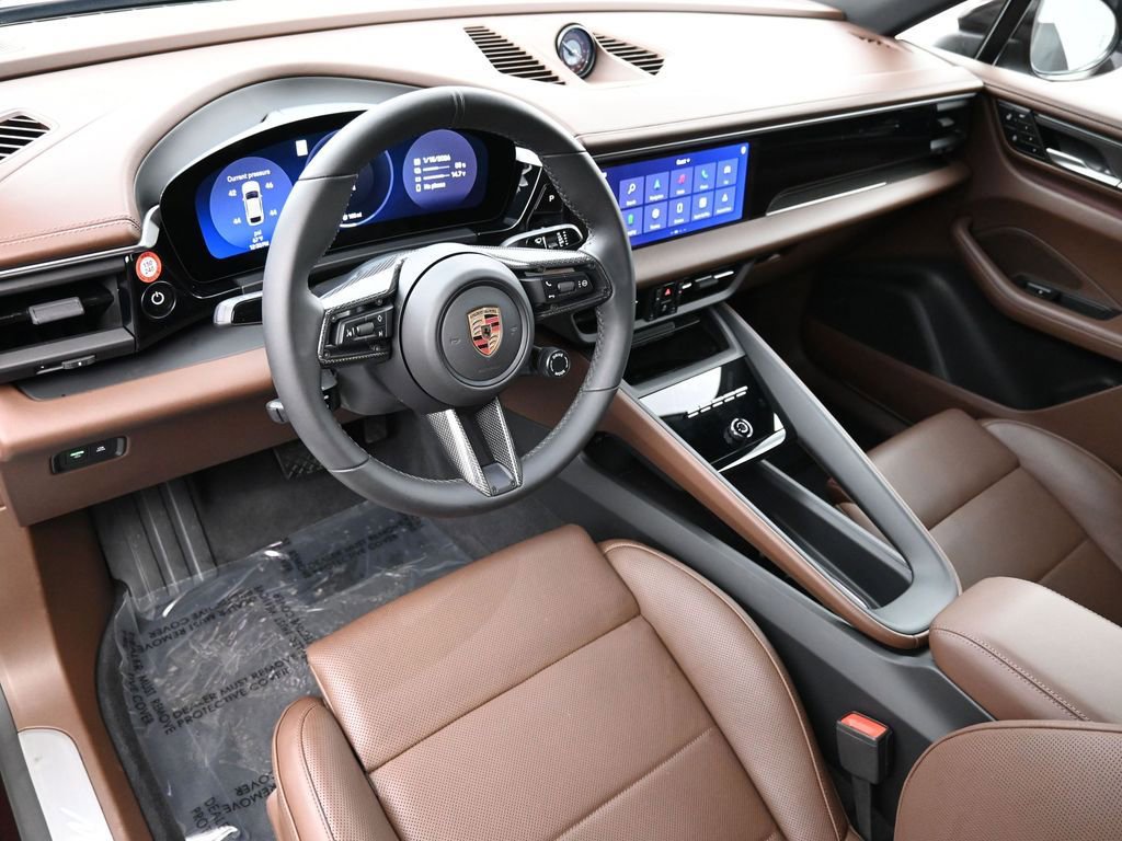 Certified 2025 Porsche Macan 4 Electric image 4