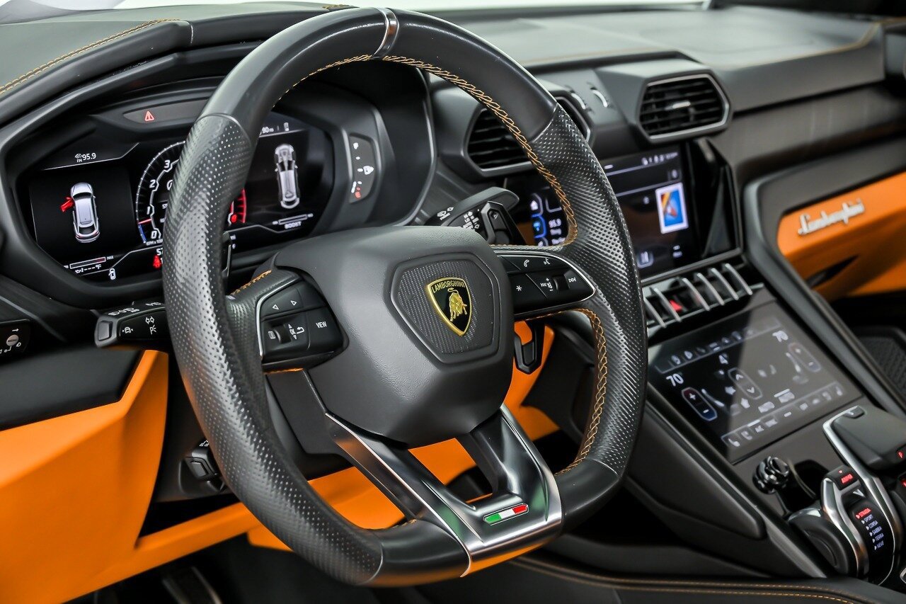 Used 2022 Lamborghini Urus AWD/4WD image 26