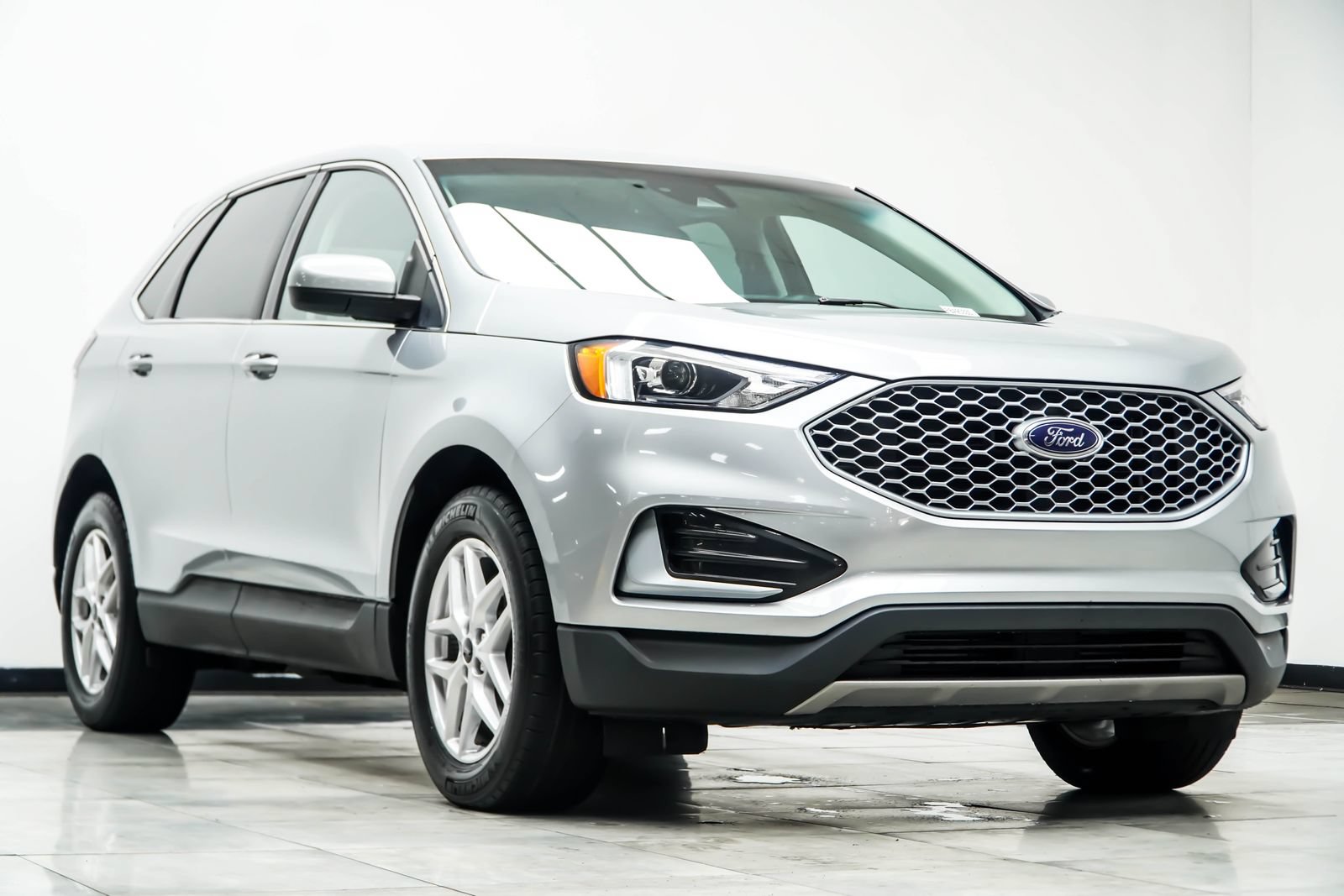 Used 2023 Ford Edge SEL AWD/4WD image 4