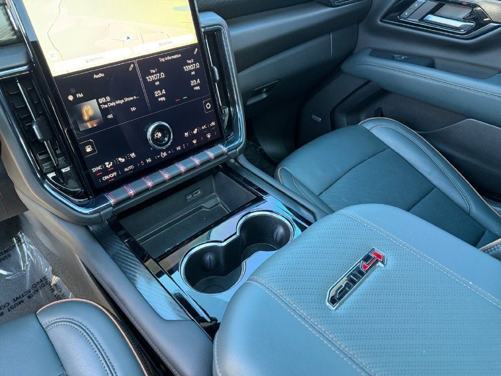 Used 2025 GMC Yukon AT4 w/ AT4 Premium Plus Package AWD/4WD image 19