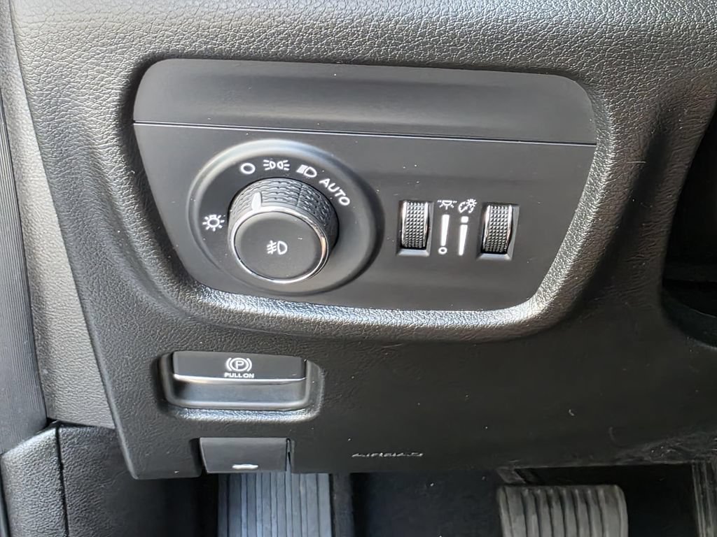 Used 2025 Jeep Grand Cherokee Summit AWD/4WD image 35