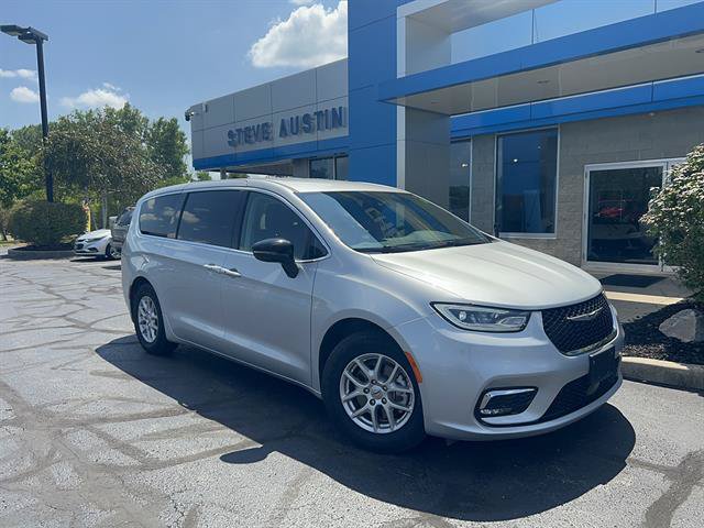 Used 2024 Chrysler Pacifica Touring-L FWD image 1