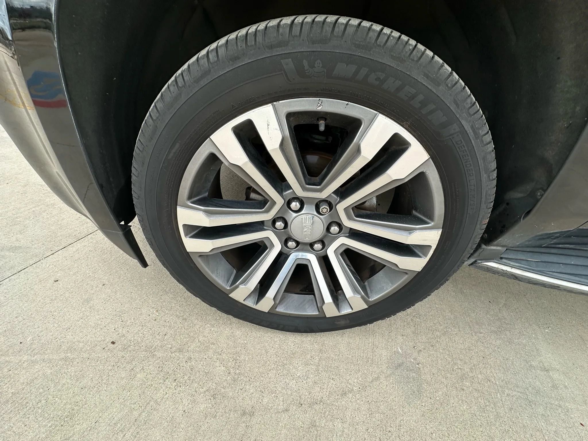 Used 2018 GMC Yukon Denali w/ Open Road Package AWD/4WD image 38