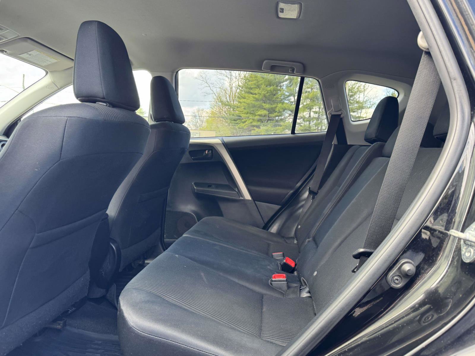 Used 2015 Toyota RAV4 LE image 9