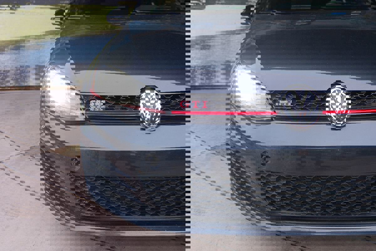 Used 2017 Volkswagen GTI Sport image 39