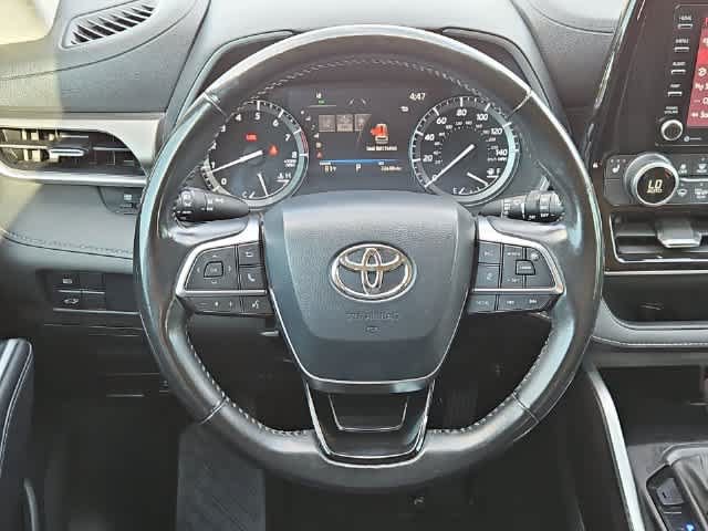 Used 2021 Toyota Highlander XLE FWD image 22