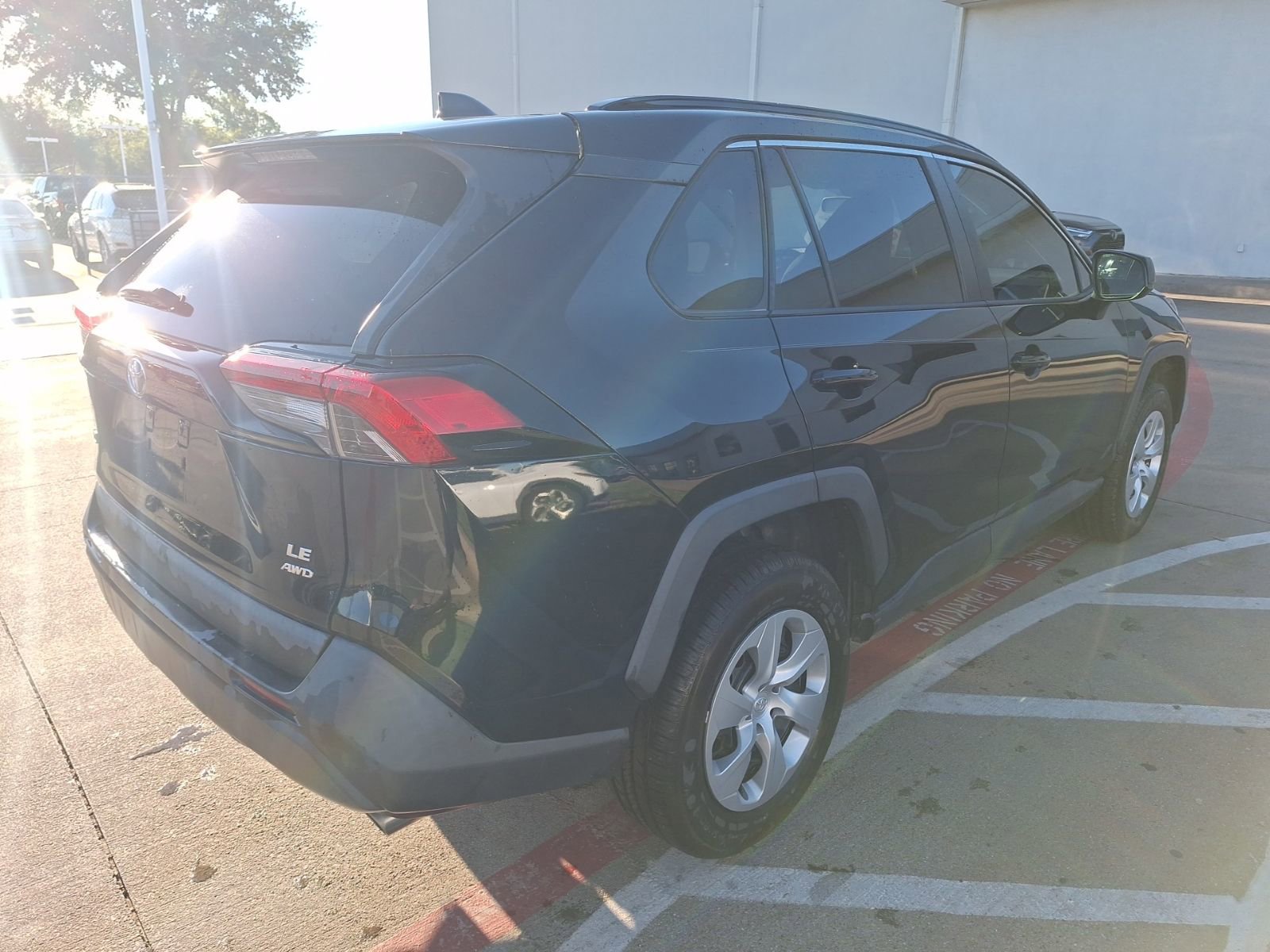 Used 2020 Toyota RAV4 LE image 6