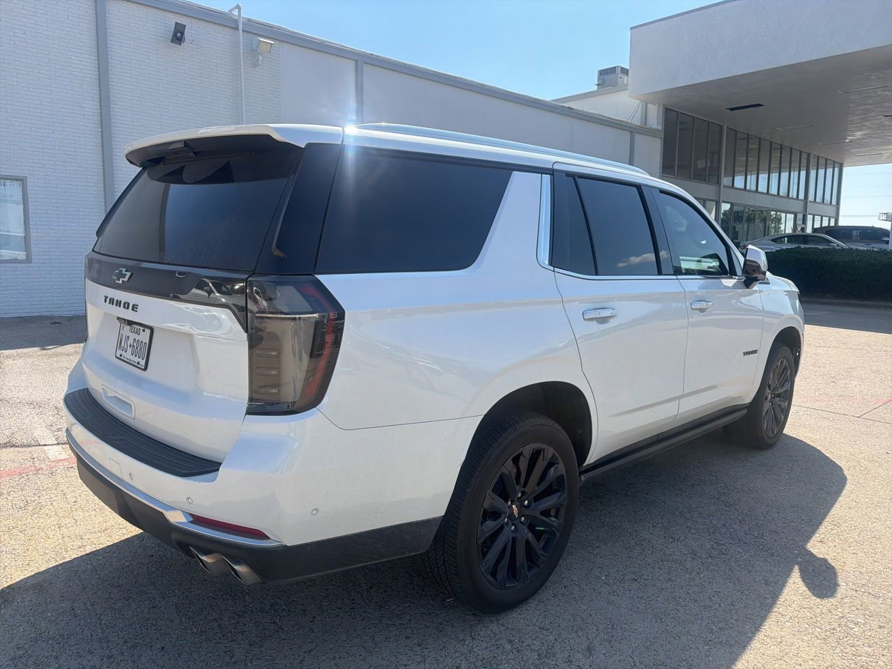 Used 2025 Chevrolet Tahoe High Country AWD/4WD image 3