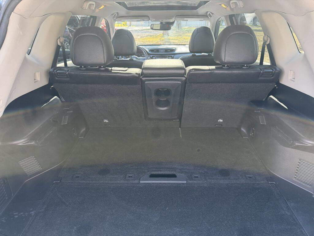 Used 2017 Nissan Rogue SL w/ SL Premium Package FWD image 18