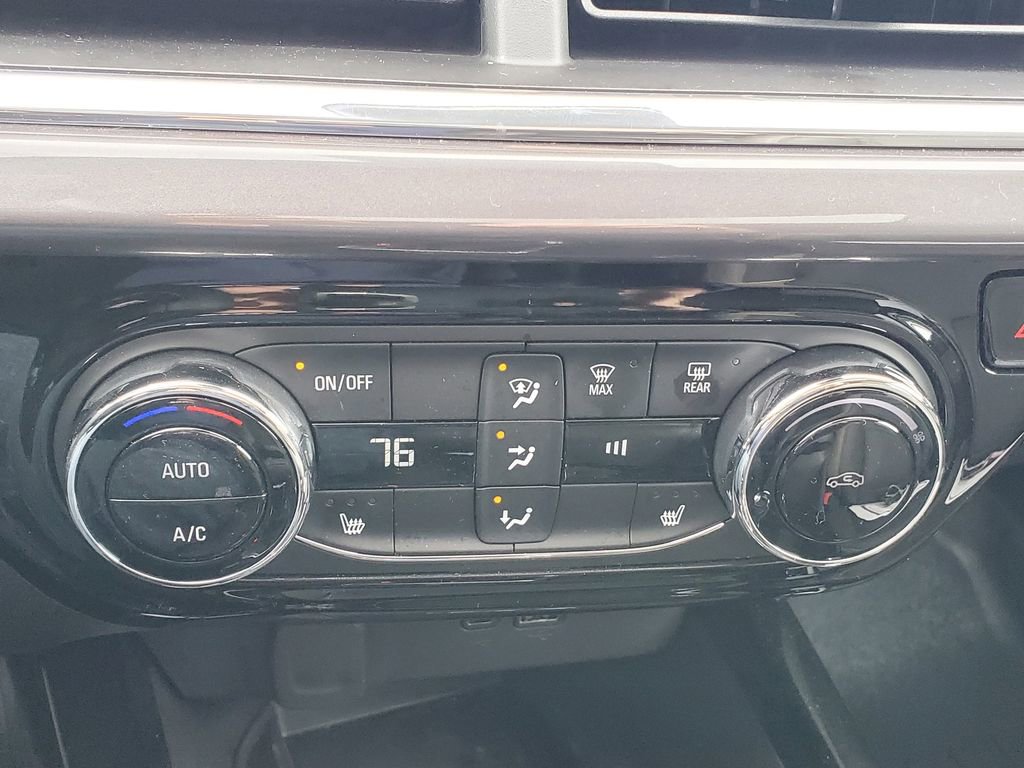 Used 2025 Chevrolet Trax ACTIV w/ Sunroof Package FWD image 23