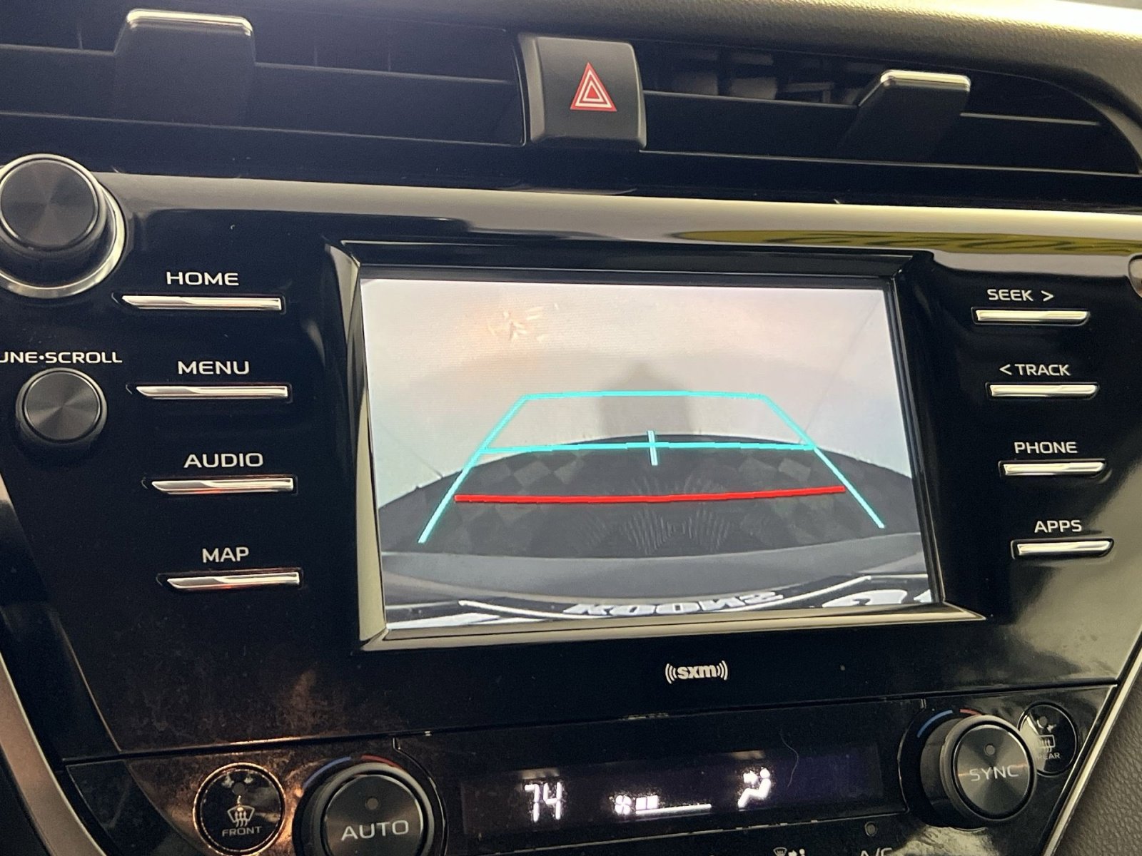 Used 2020 Toyota Camry SE image 19