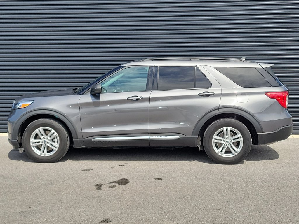 Used 2024 Ford Explorer XLT w/ Equipment Group 202A RWD image 2
