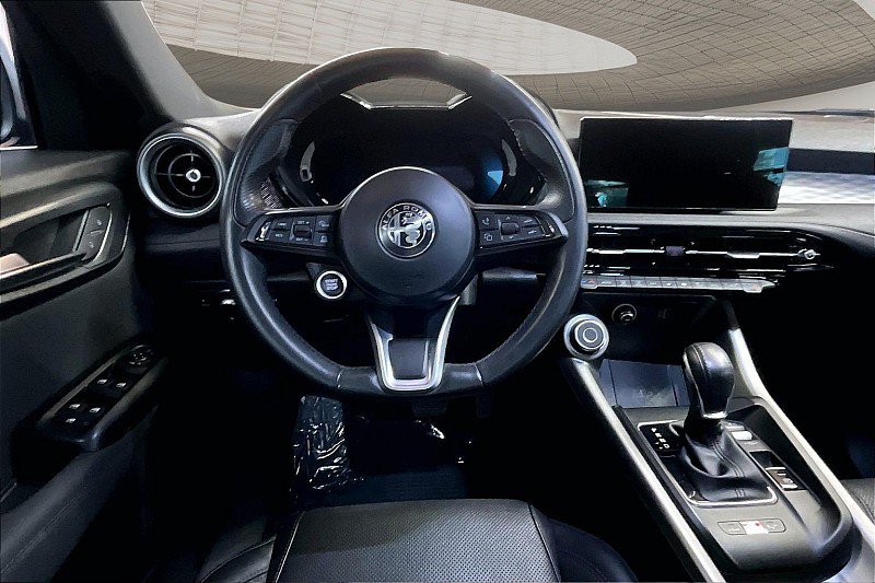 Used 2024 Alfa Romeo Tonale Ti w/ Premium Interior Package AWD/4WD image 4