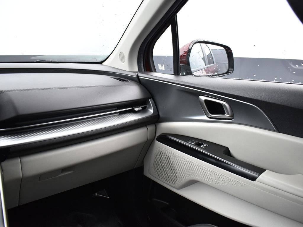 Used 2024 Kia Carnival LX image 17