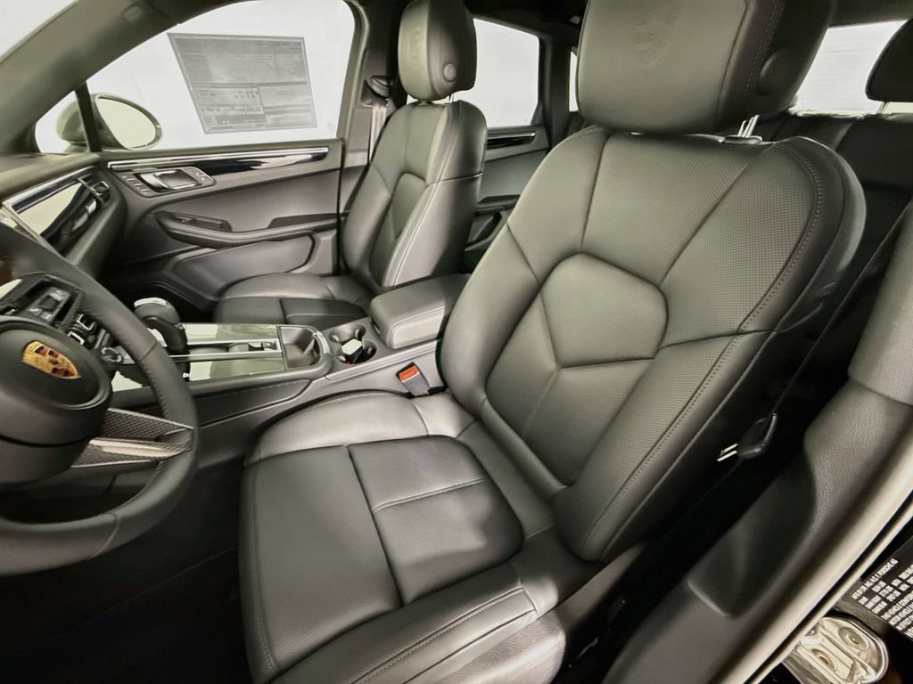 New 2026 Porsche Macan AWD/4WD image 5