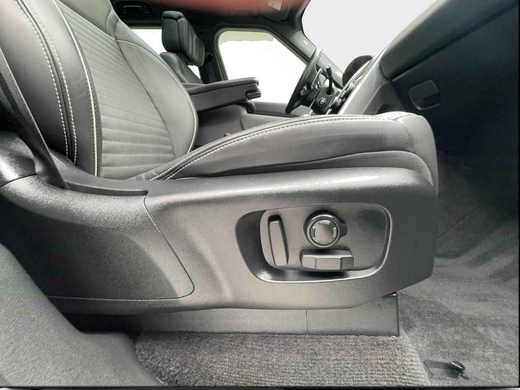 Used 2023 Land Rover Discovery HSE R-Dynamic image 32