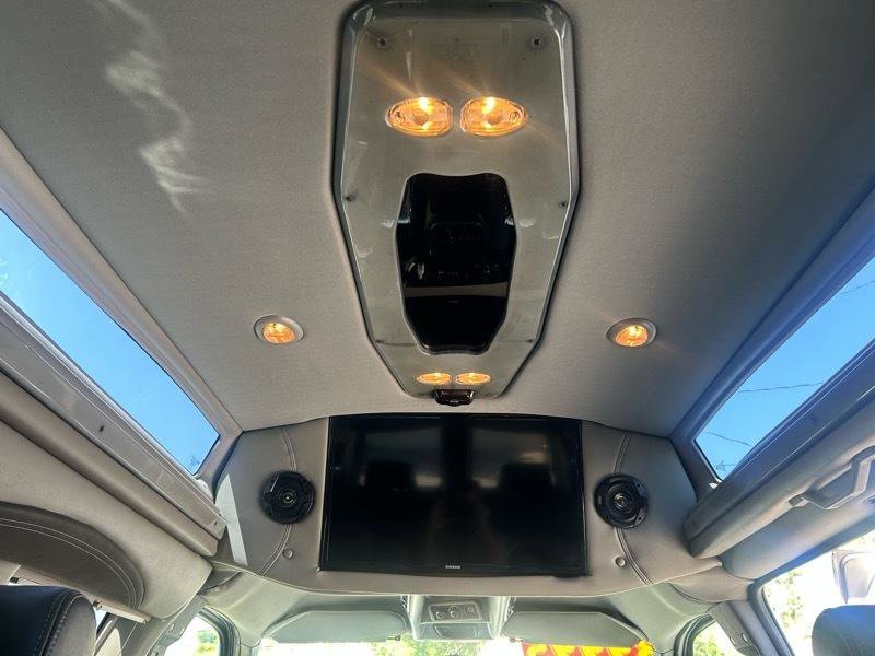 Used 2017 Chevrolet Express 2500 RWD image 20