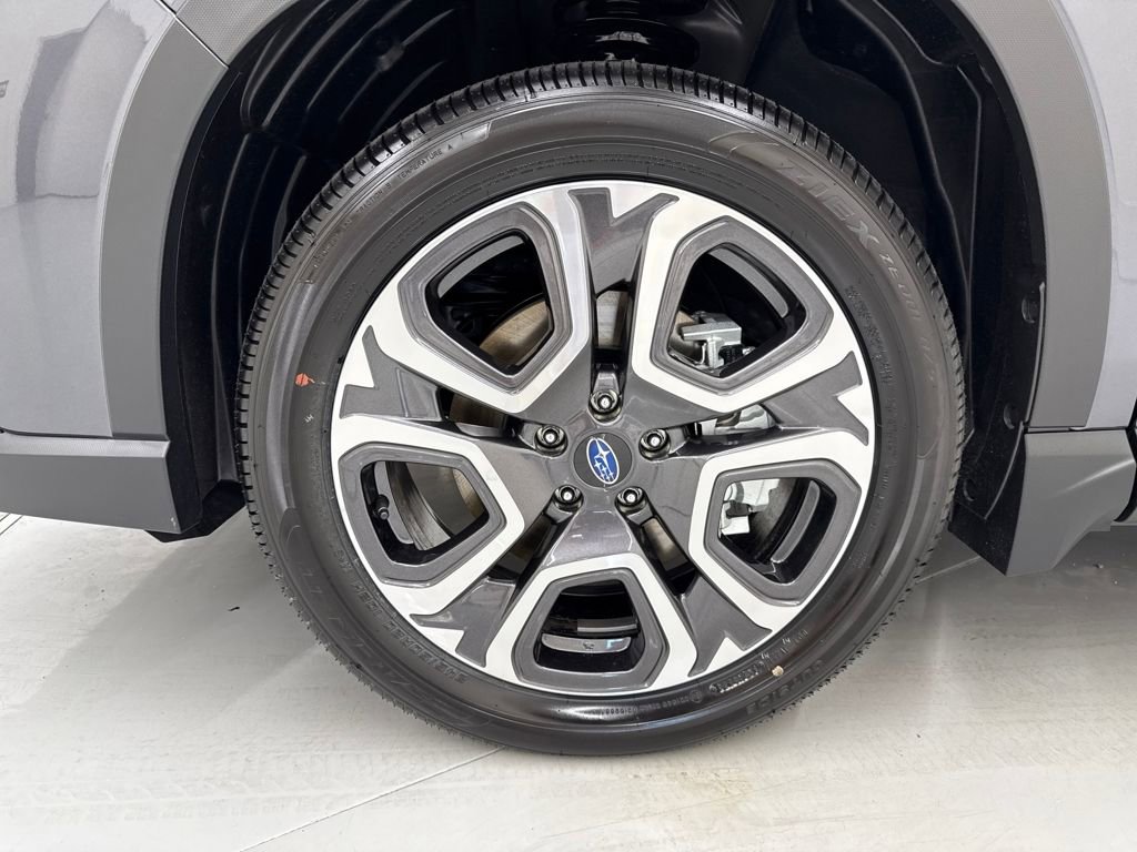 New 2025 Subaru Ascent Limited image 9