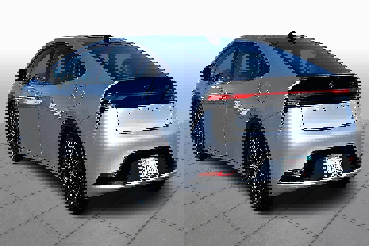 Used 2023 Toyota Prius XLE image 11