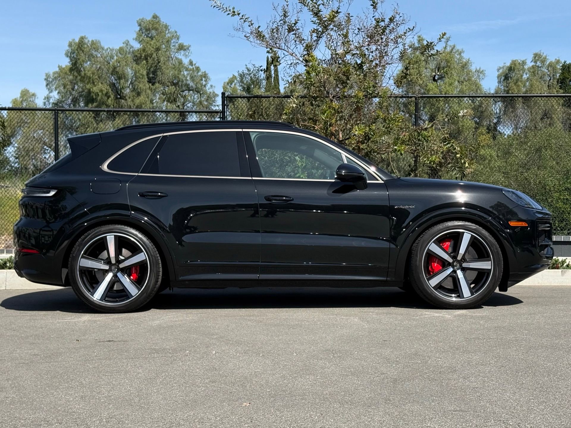 Certified 2025 Porsche Cayenne Turbo image 8