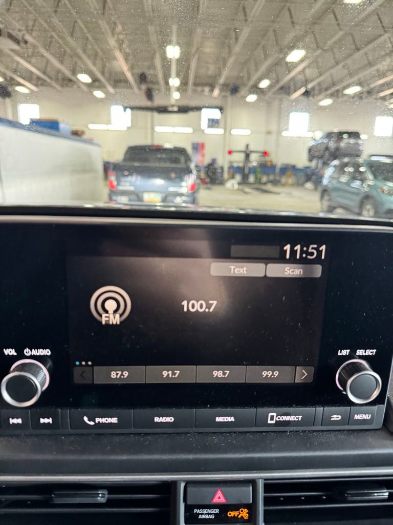 Used 2023 Honda Pilot Sport image 14