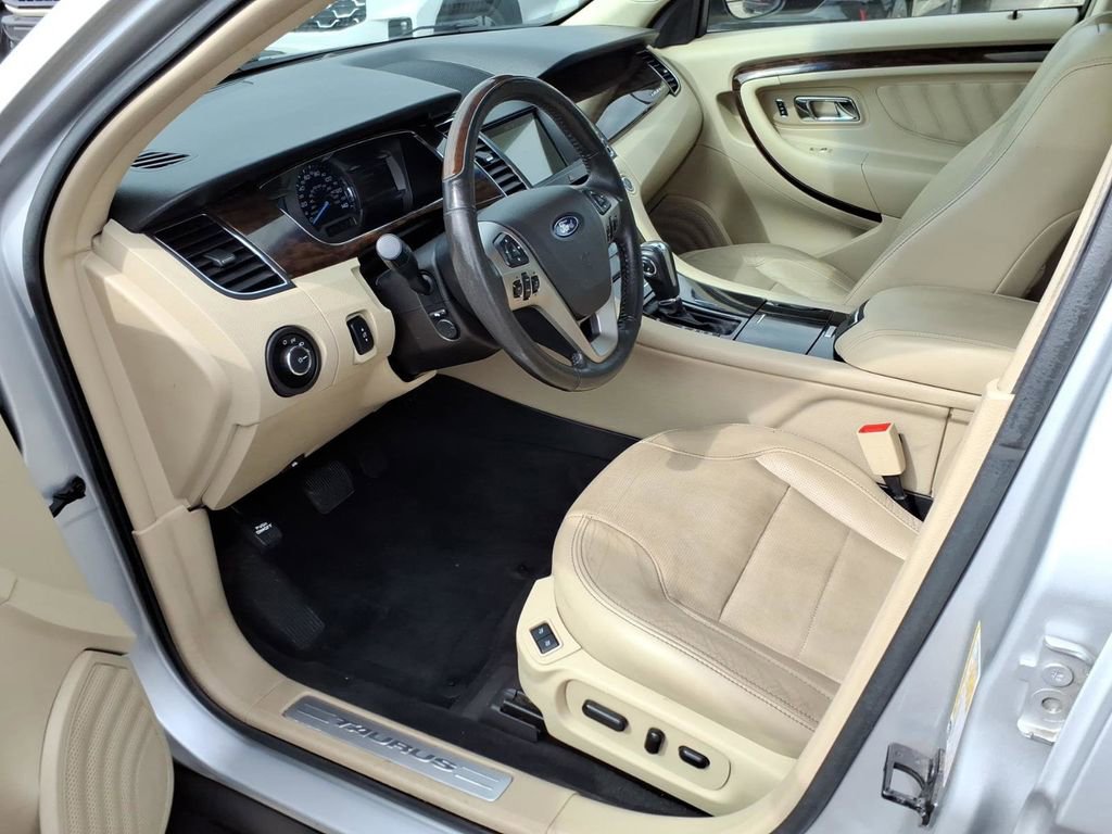 Used 2017 Ford Taurus Limited FWD image 10