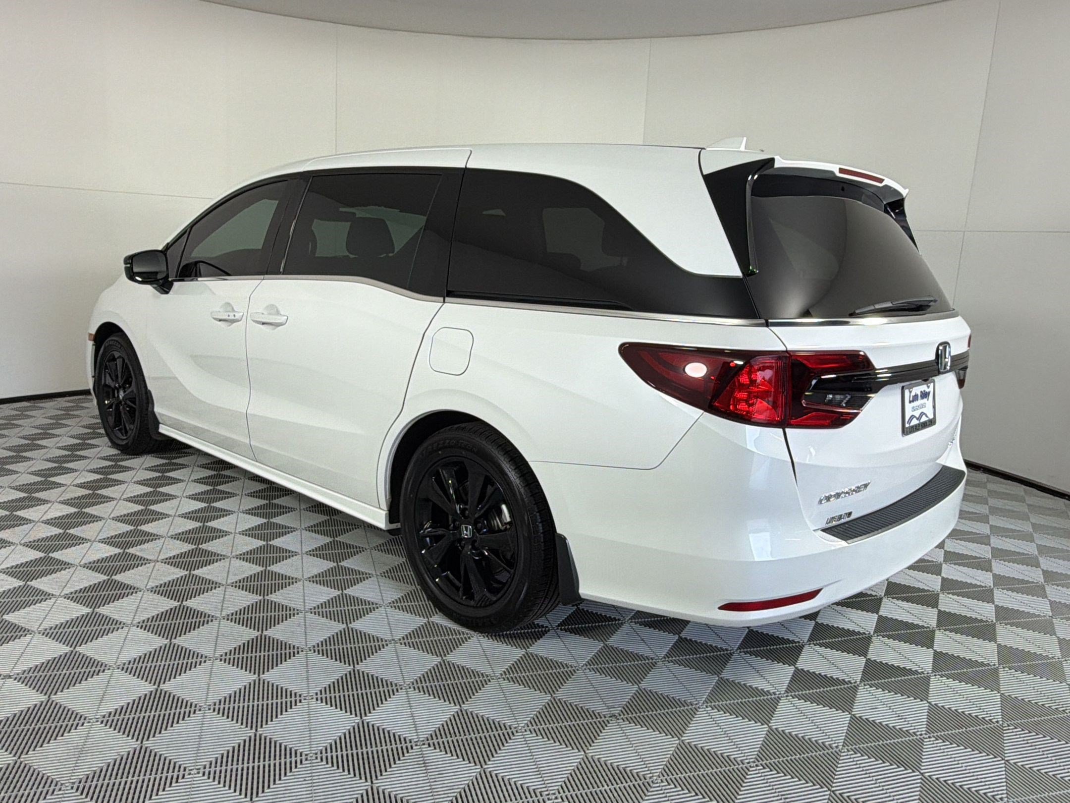 Used 2024 Honda Odyssey Sport image 3