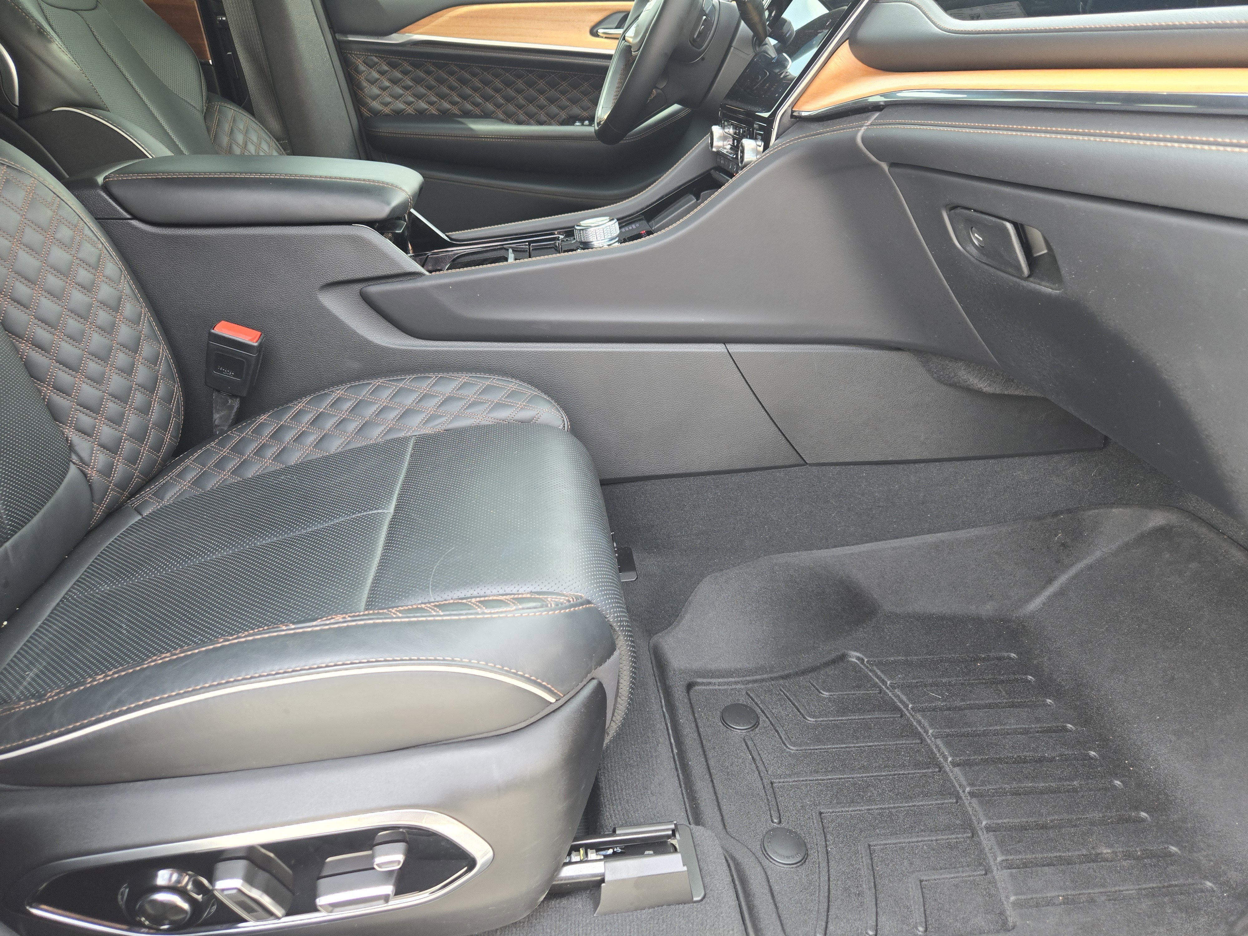 Used 2024 Jeep Grand Cherokee Summit AWD/4WD image 17