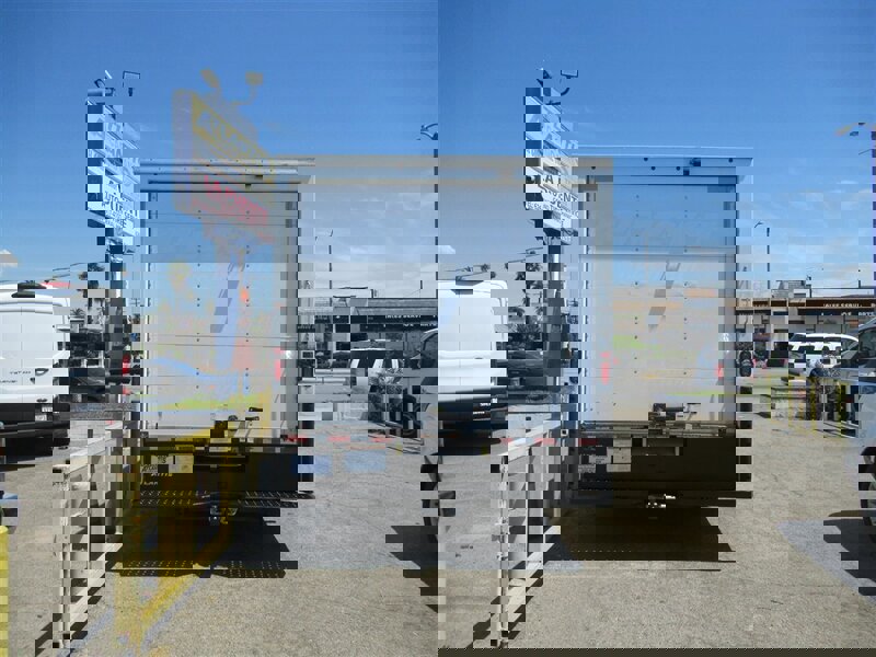 Used 2022 Ford E-350 and Econoline 350 Super Duty image 3