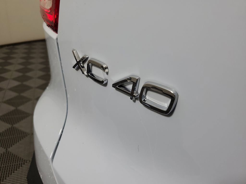 Certified 2026 Volvo XC40 B5 Plus w/ Protection Package Premier image 10