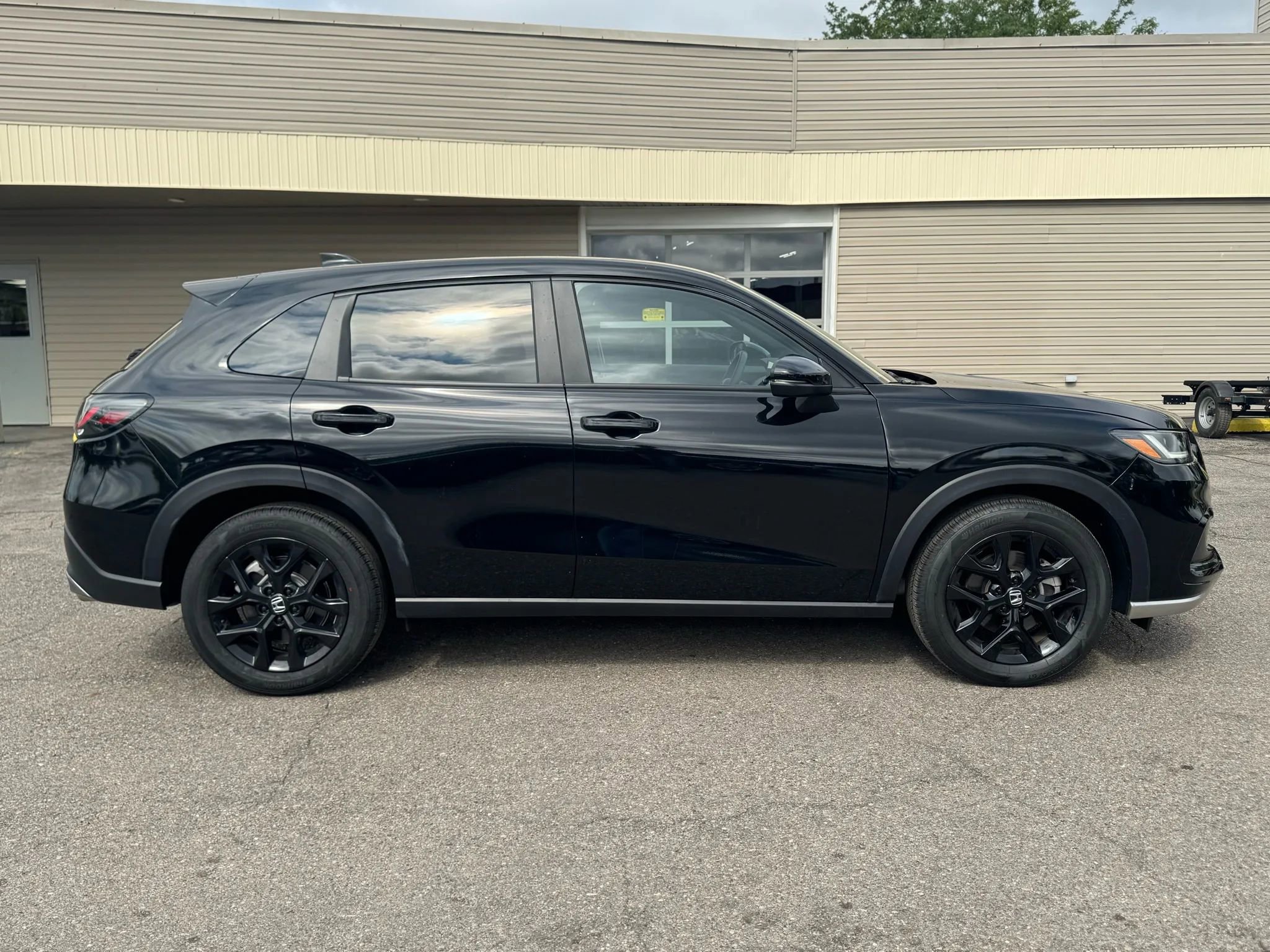 Used 2025 Honda HR-V Sport image 4