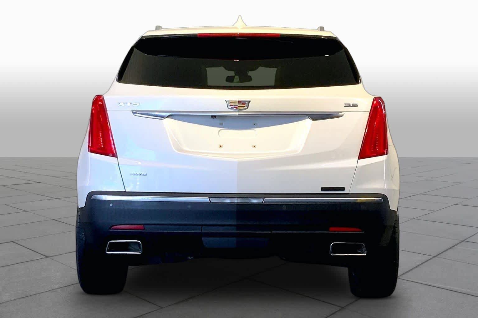 Used 2017 Cadillac XT5 Luxury w/ Driver Awareness Package AWD/4WD image 5