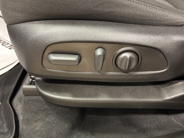 Used 2023 Chevrolet Traverse LT image 37