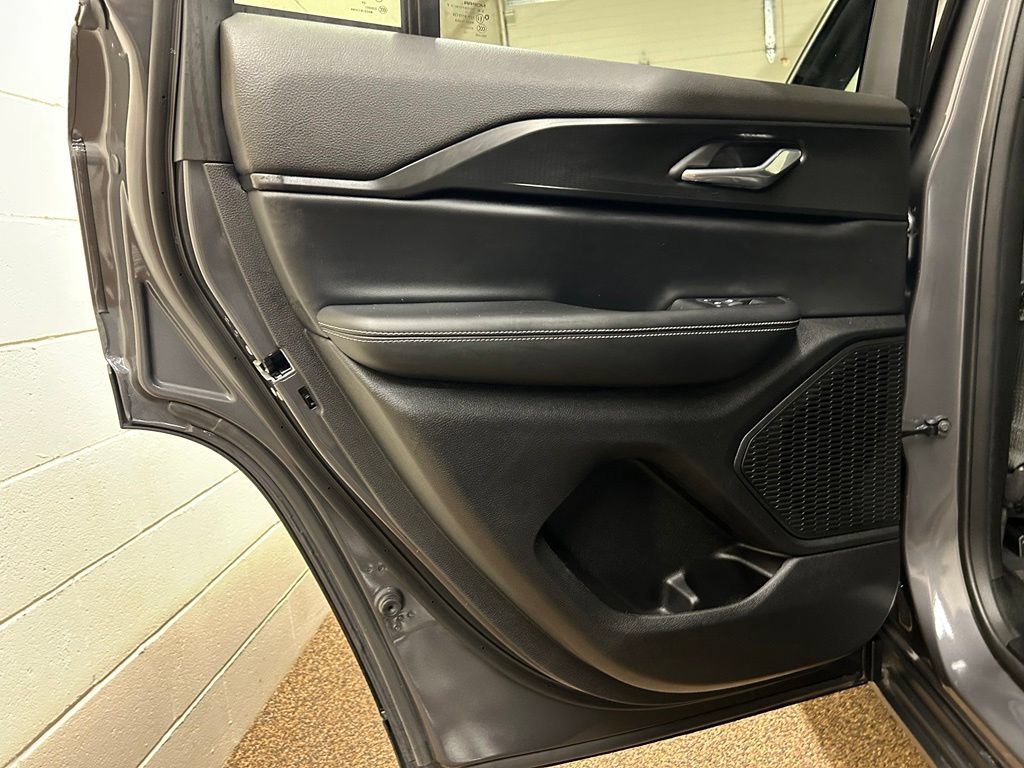 Used 2025 Jeep Grand Cherokee Laredo X w/ Luxury Tech Group I AWD/4WD image 14