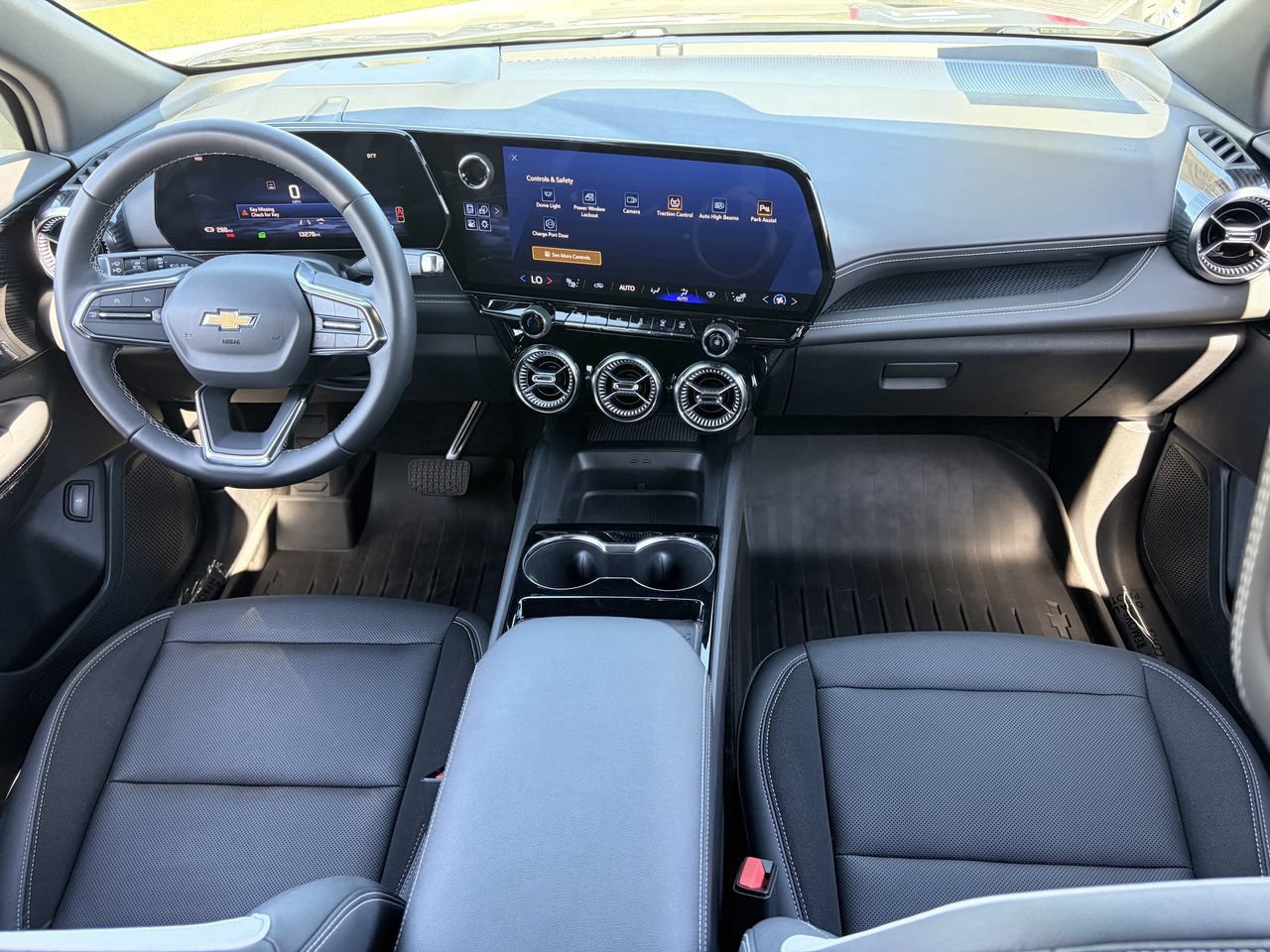 Used 2024 Chevrolet Blazer EV LT AWD/4WD image 15