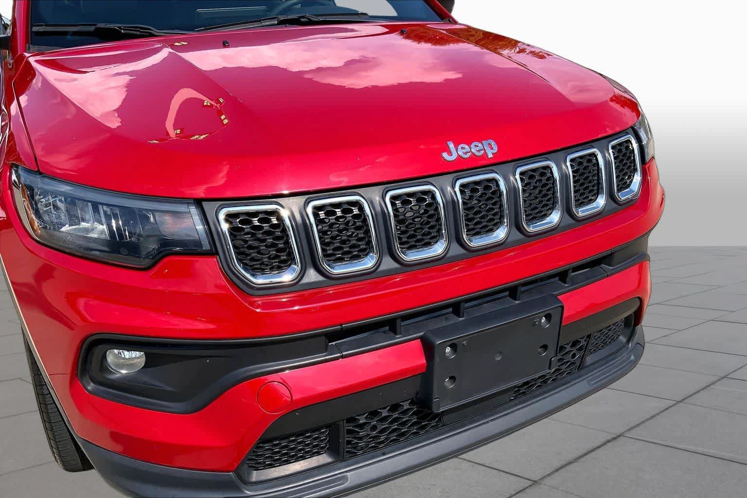 Used 2024 Jeep Compass Latitude AWD/4WD image 31