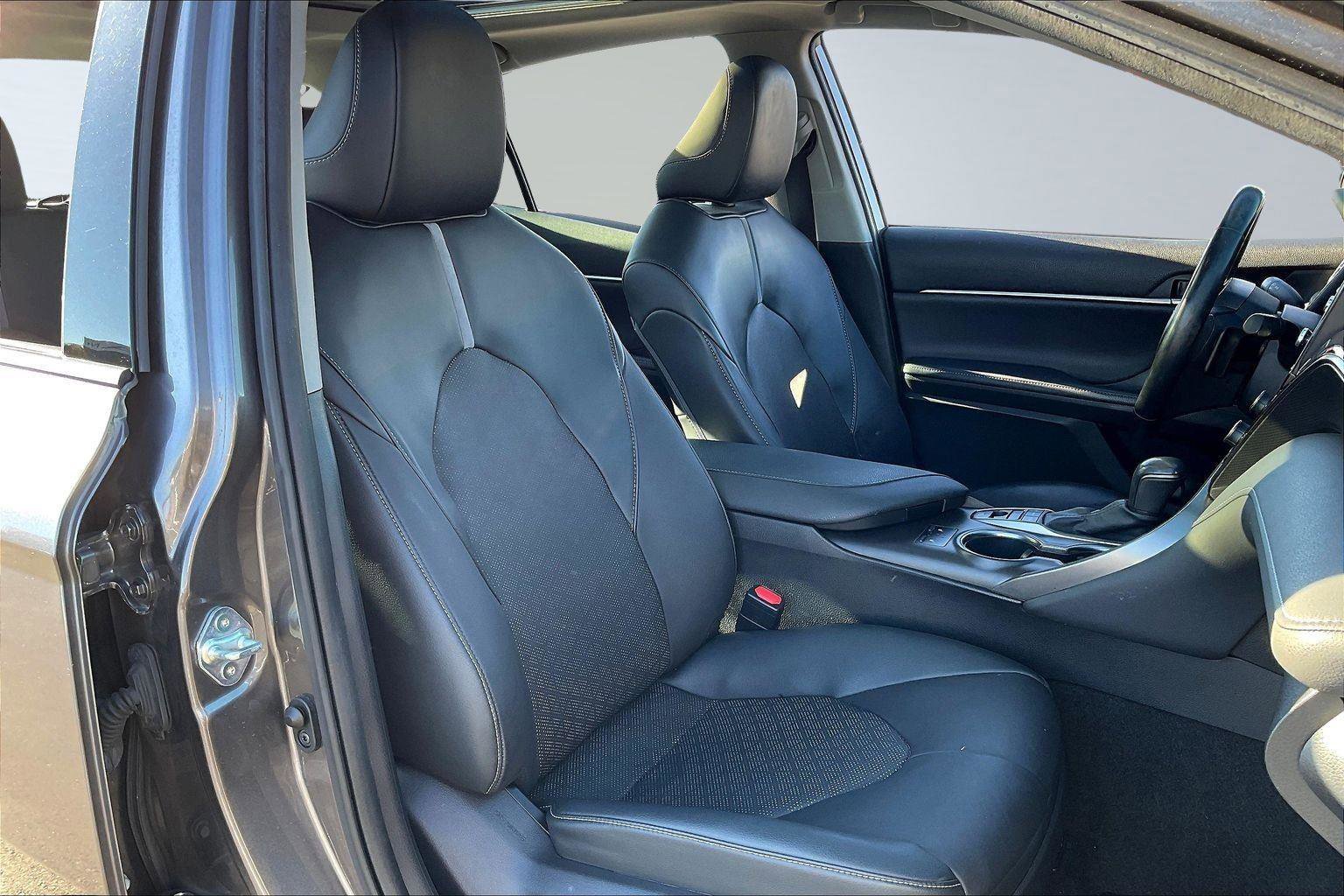 Used 2022 Toyota Camry XSE image 7