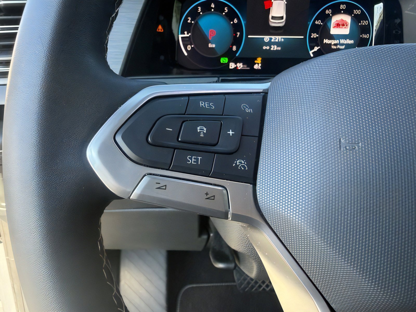 Used 2024 Volkswagen Atlas Cross Sport SE image 15