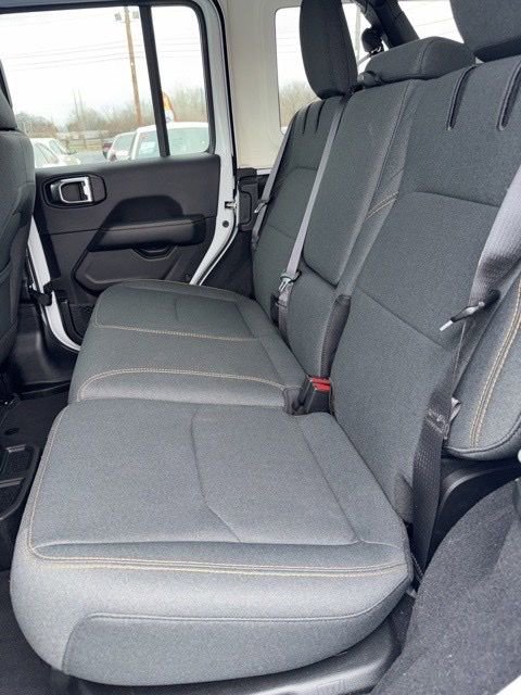 Used 2025 Jeep Wrangler Unlimited Sahara image 9