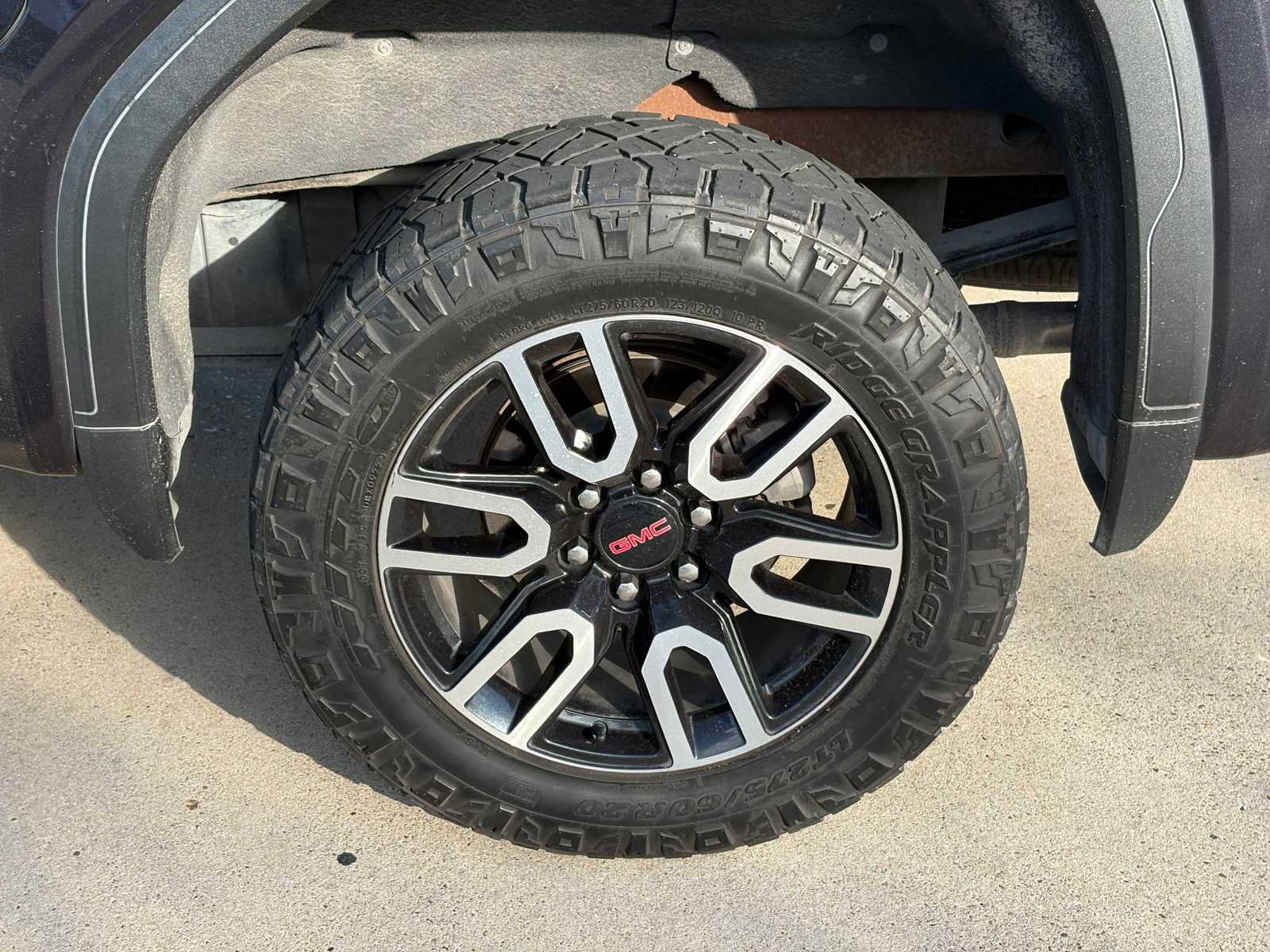 Used 2022 GMC Sierra 1500 AT4 w/ Technology Package image 9