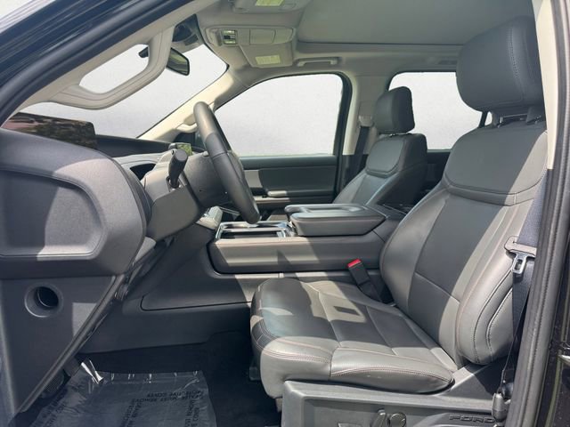 Used 2025 Ford Expedition Active AWD/4WD image 9