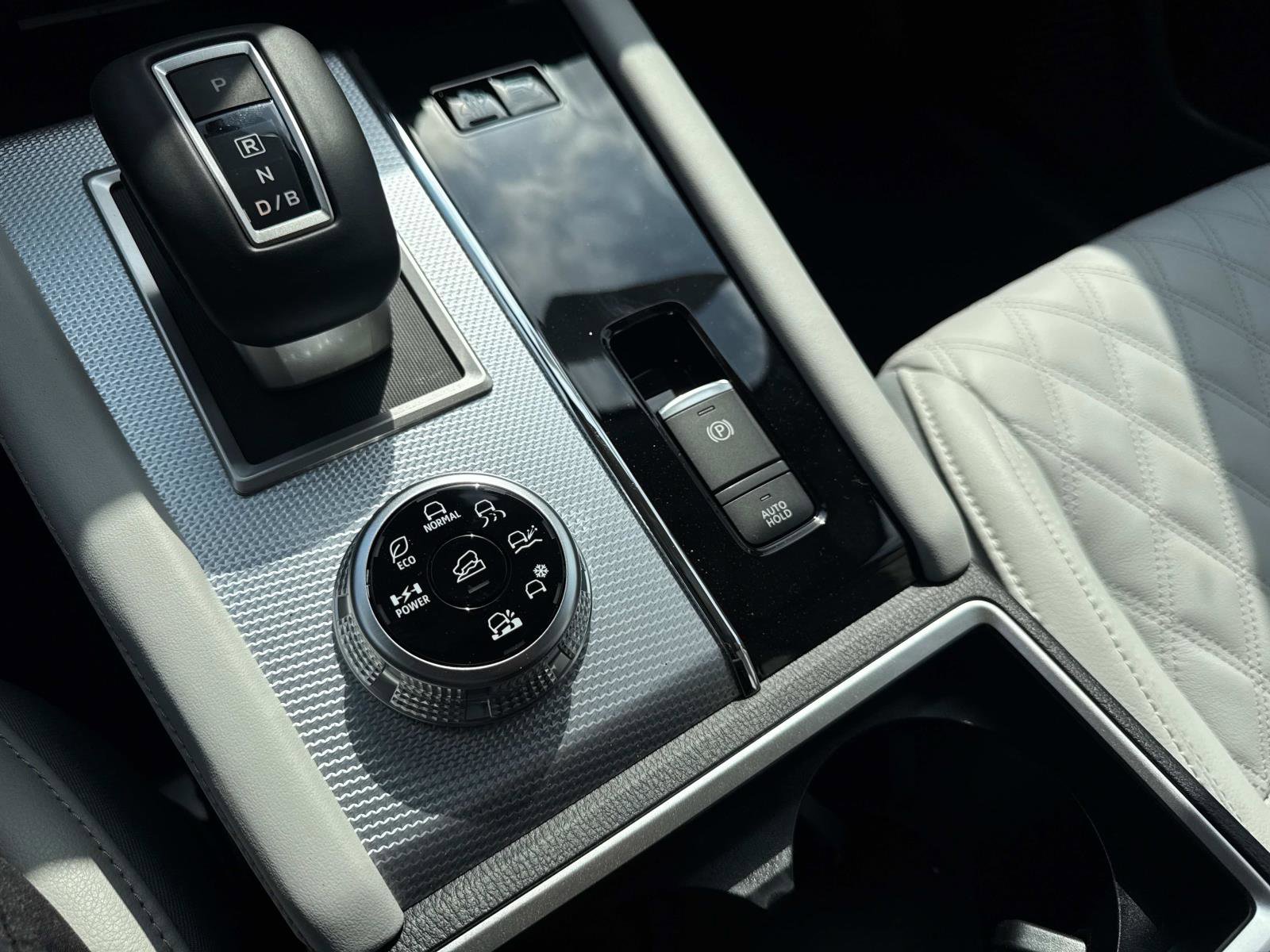 New 2025 Mitsubishi Outlander SEL image 25